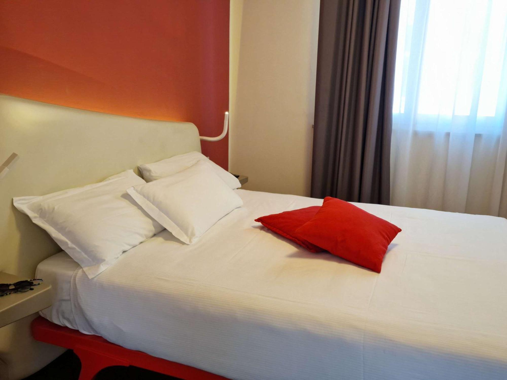 Ibis Styles Palermo President Hotel Exterior photo